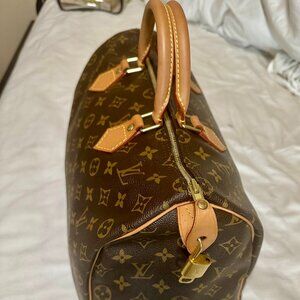 AUTHENTIC Louis Vuitton Speedy 35 in Monogram